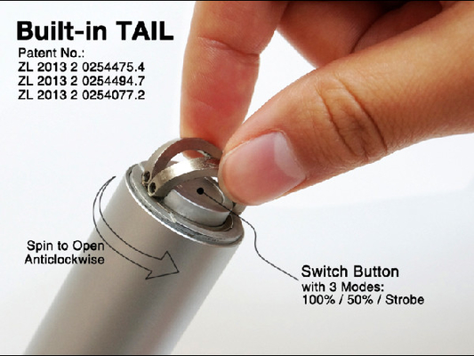 ไฟฉาย LED พวงกุญแจไฟ LED ที่สามารถปรับแต่งเองได้ 140 ลูเมนพร้อมแบตเตอรี่ 3AAA