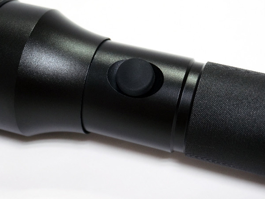 IPX7 LED Edc ไฟฉายพกพา IPX7 ความทนทานต่อน้ำด้วยแบตเตอรี่ขนาด 3 * D