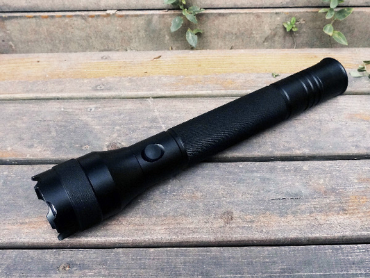 IPX7 LED Edc ไฟฉายพกพา IPX7 ความทนทานต่อน้ำด้วยแบตเตอรี่ขนาด 3 * D