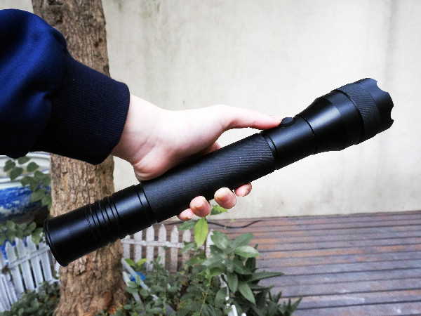 ไฟฉาย LED Edc 1500 Lumen ประสิทธิภาพสูงหลากสี 13.5 วัตต์