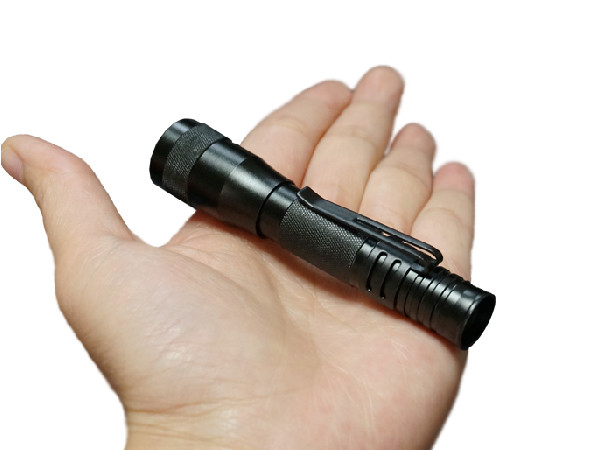 Black Color Aaa Keychain Flashlight Waterproof High Brightness 46m Beam Distance